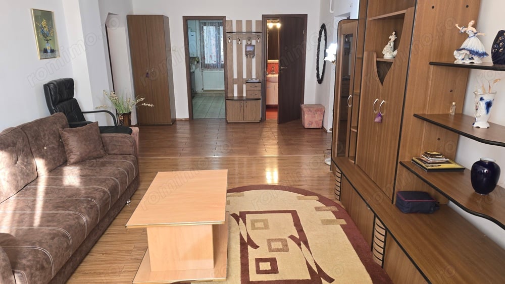 Vand apartament de 3 camere decomandat, in Deva, zona Carpati (BLOCURILE MAI NOI), etaj 2, boxa