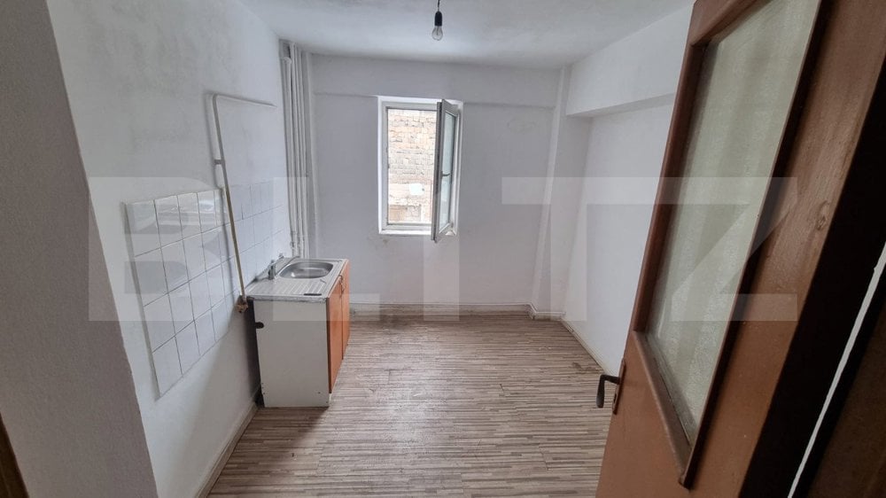 Apartament 2 camere, decomandat, 41 mp, etaj 1, cartier Bresti