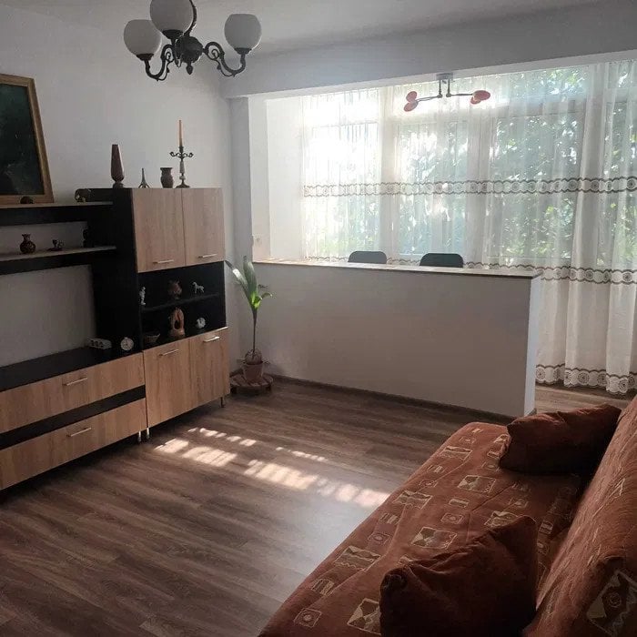 Apartament de 2 camere, decomandat, 55 mp, zona Eroii Revolutiei 