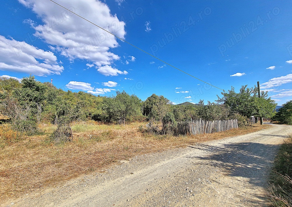 Vand teren intravilan La 500 de metri de Dunare in Berzasca Caras- Severin suprafata 1273mp
