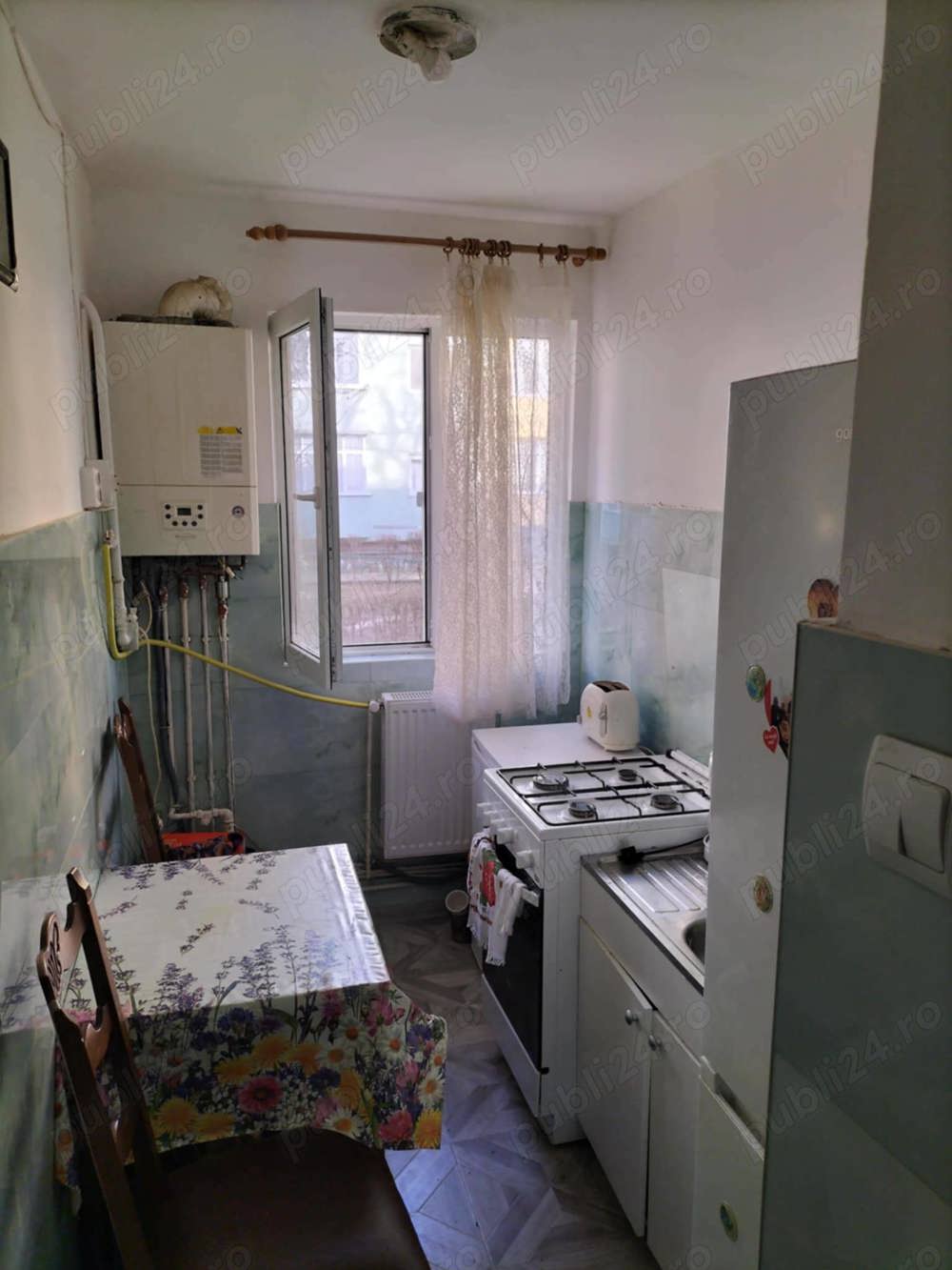 Vând apartament zona Unic