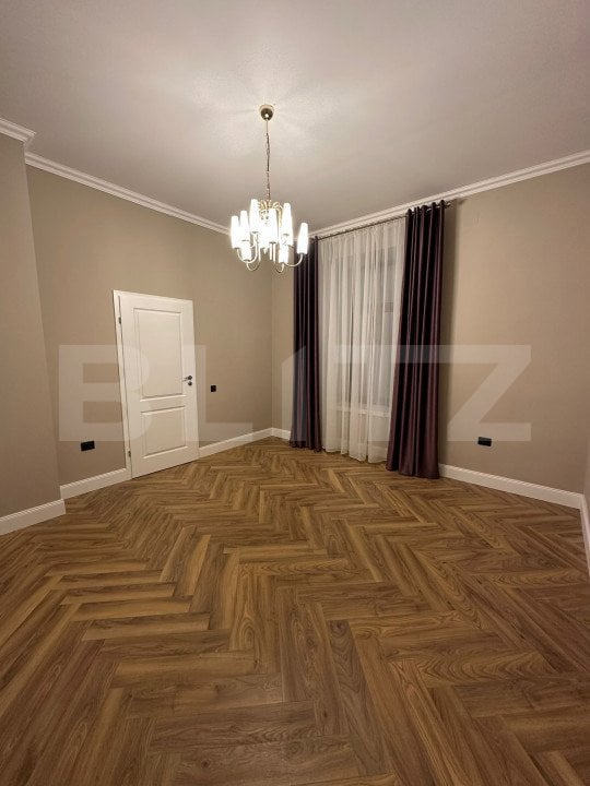 Apartament de vanzare, 2 camere, 50 mp, decomandat, tavan inalt, zona Centrala