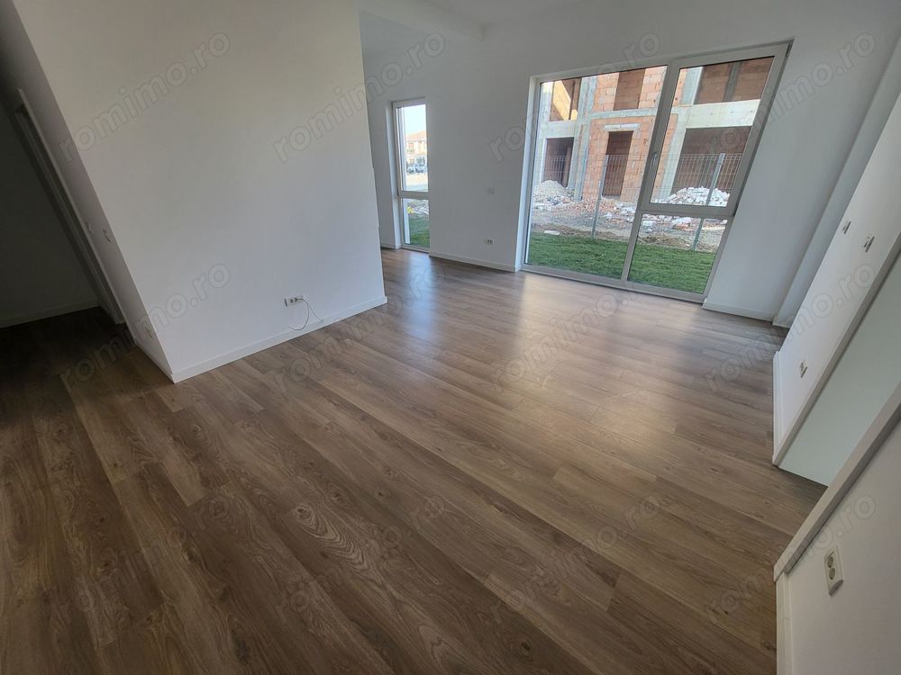 COMISION%. BLOC NOU in ORAS. Gradina proprie. Spatios