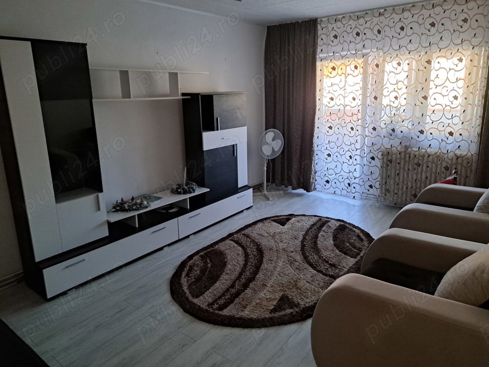 Închiriez apartament 3 camere 