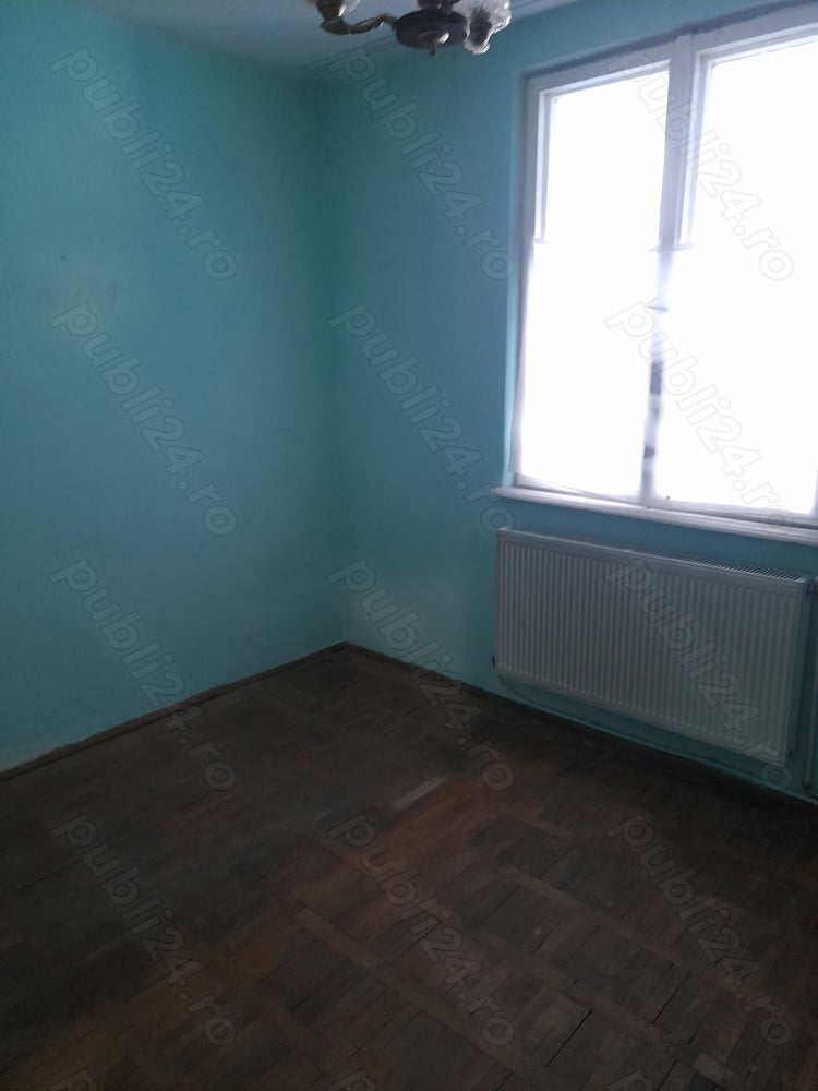 Apartament cu 4 camere decomandat