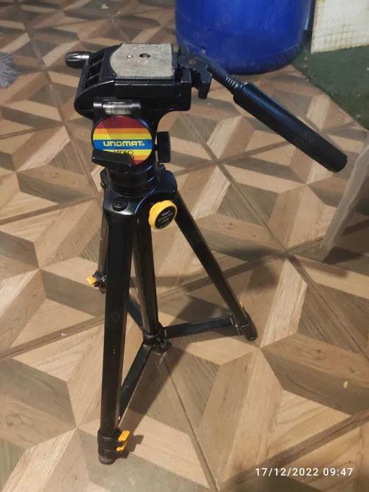 trepied UNOMAT semiprofesional cu bula nivel