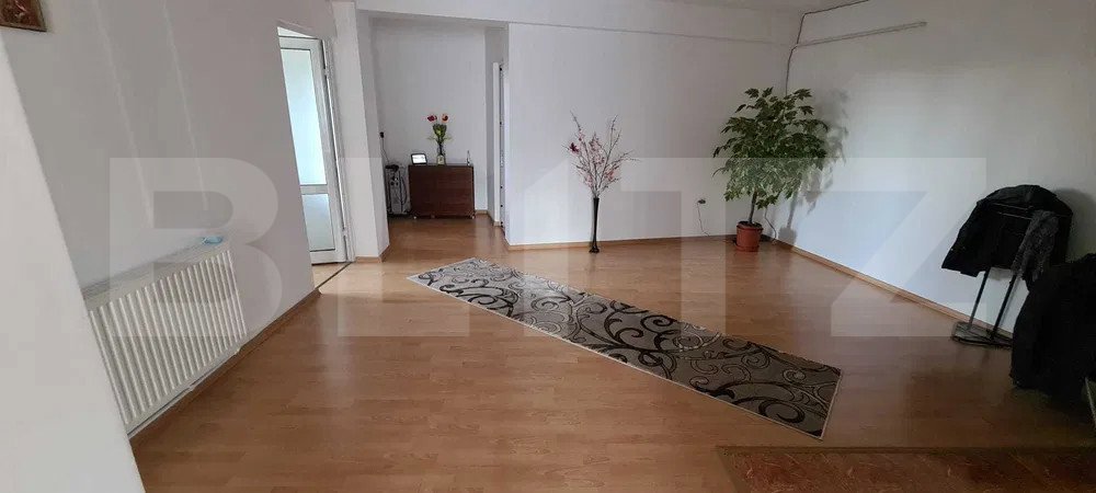 Apartament de vanzare, cu 4 camere, 120 mp, etaj intermediar, zona Obcini