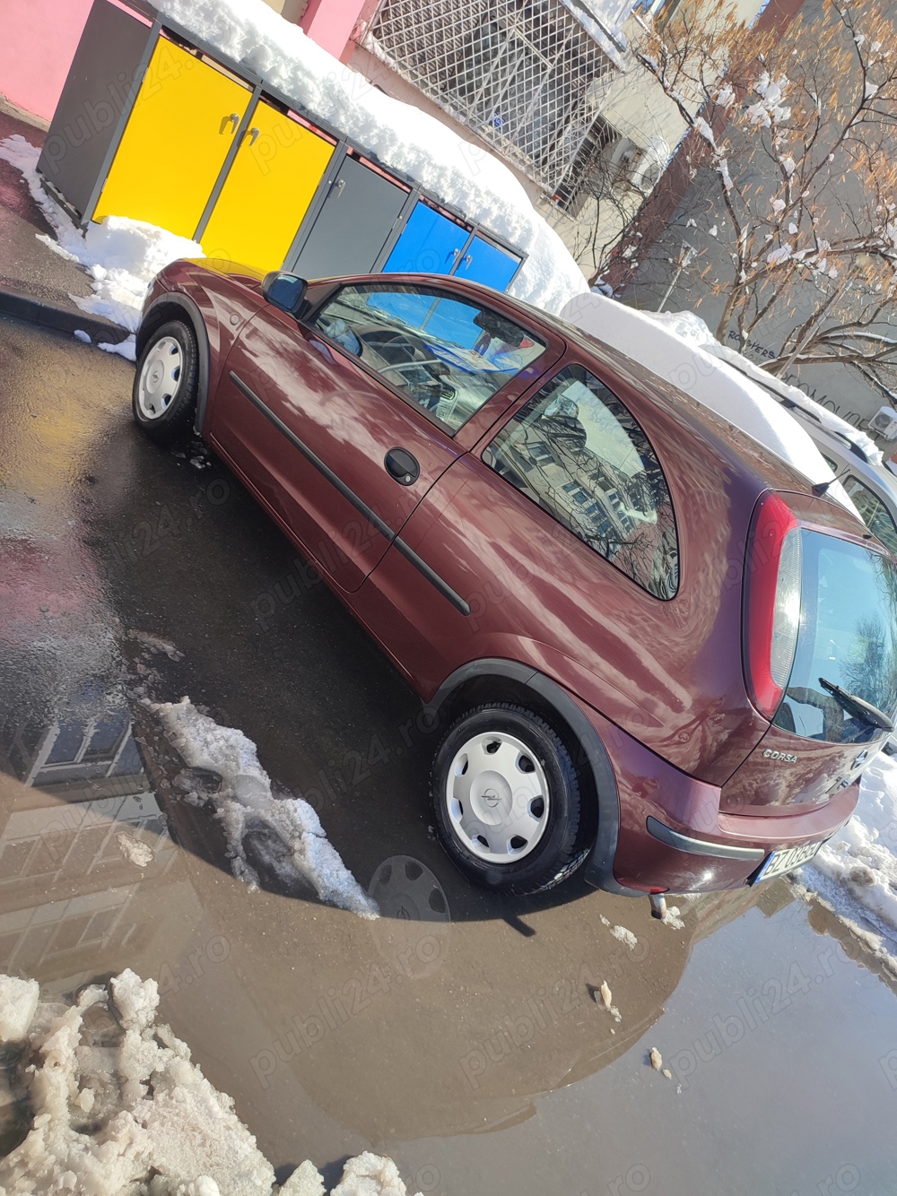 vand Opel CORSA in 2 uși 1,2 benzina an 2005 merge perfect