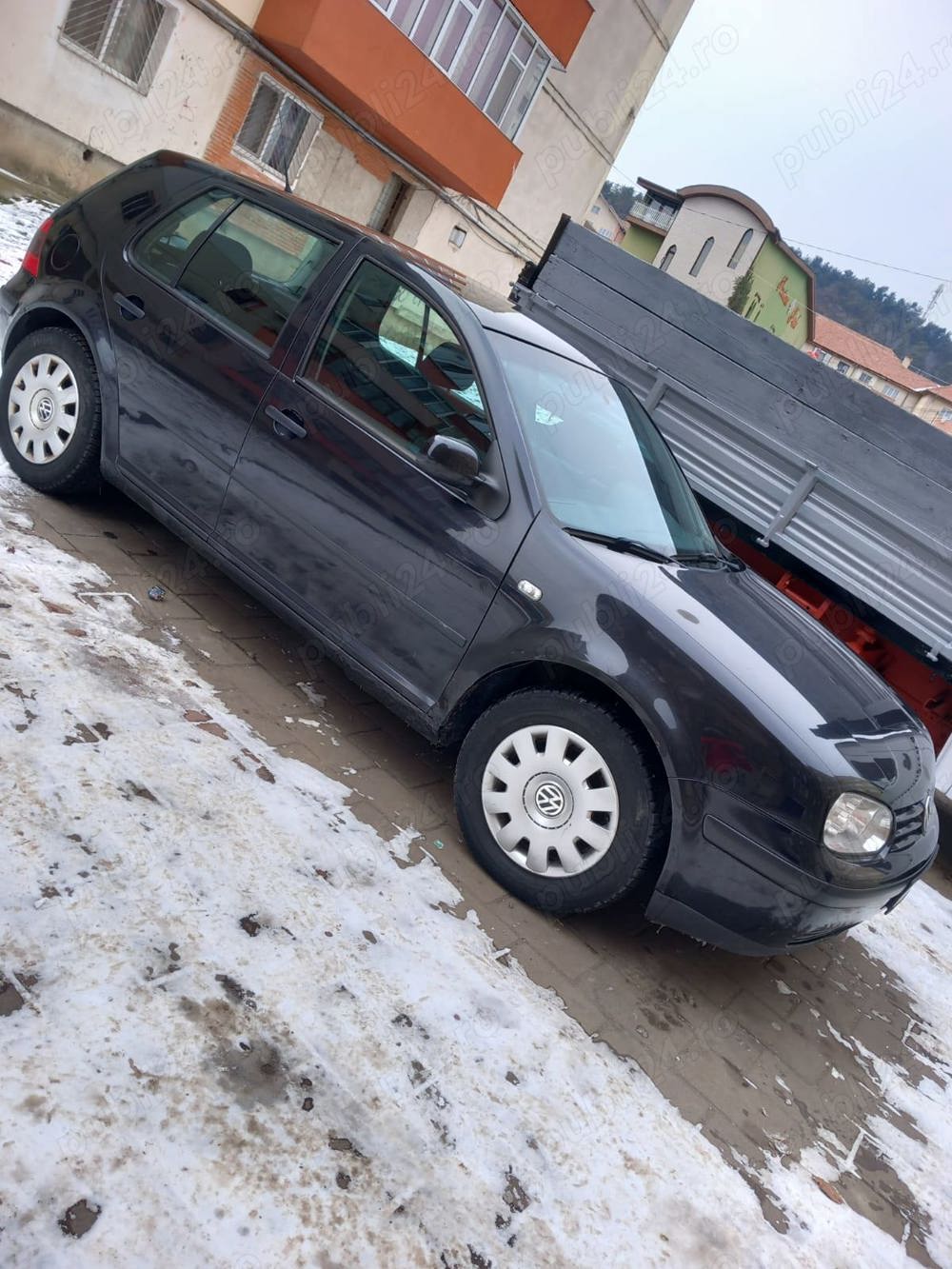 Vând golf 4 an 2002 benzina