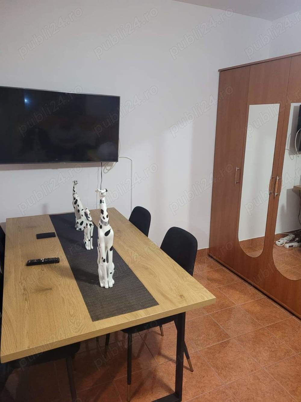 Inchiriez apartament cu 3 camere