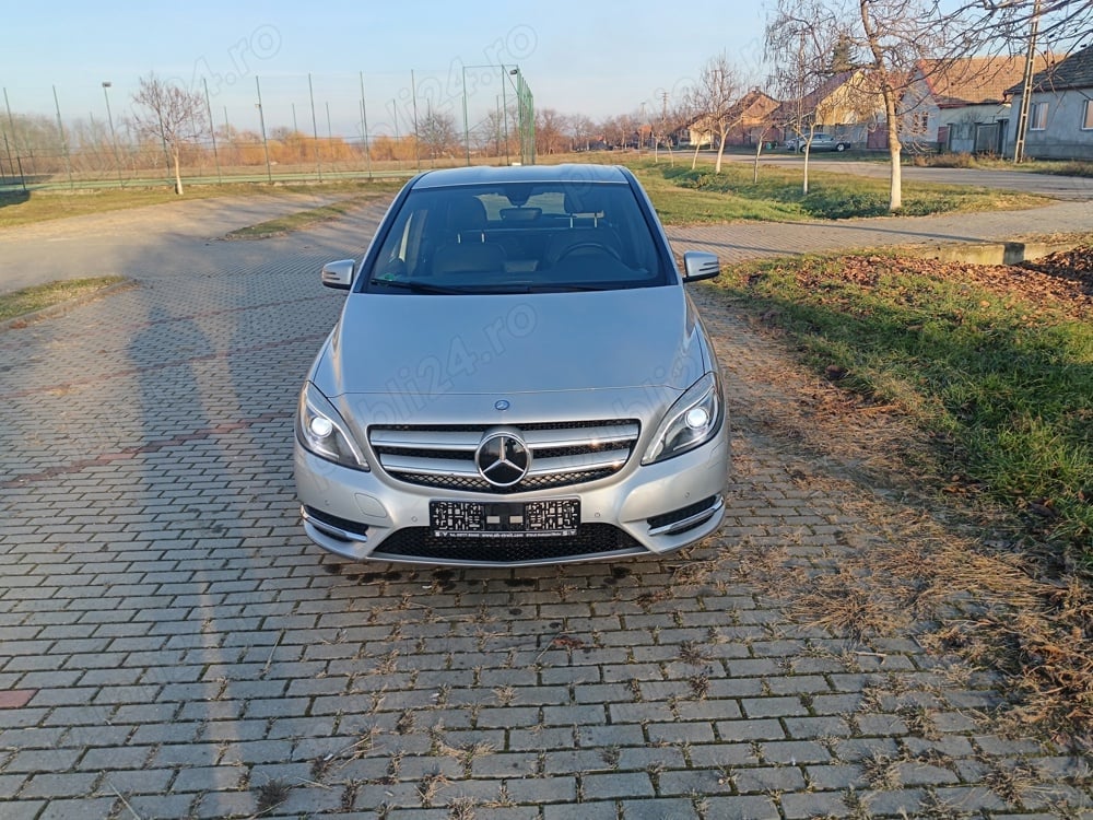 Mercedes B class modelul 2015 1,6 benzină 120 CP euro 6