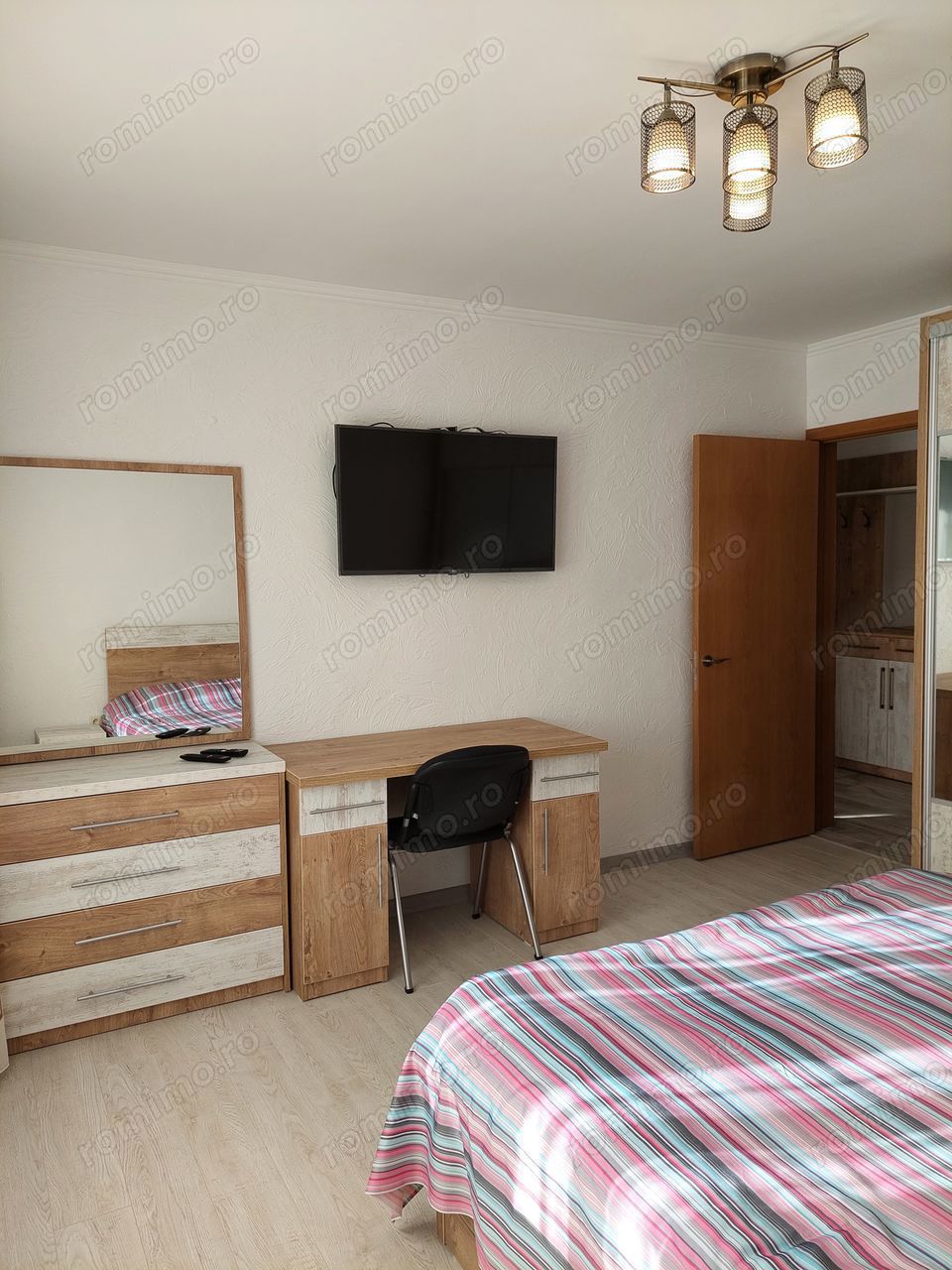 apartament cu 3 camere situat în zona Berceni