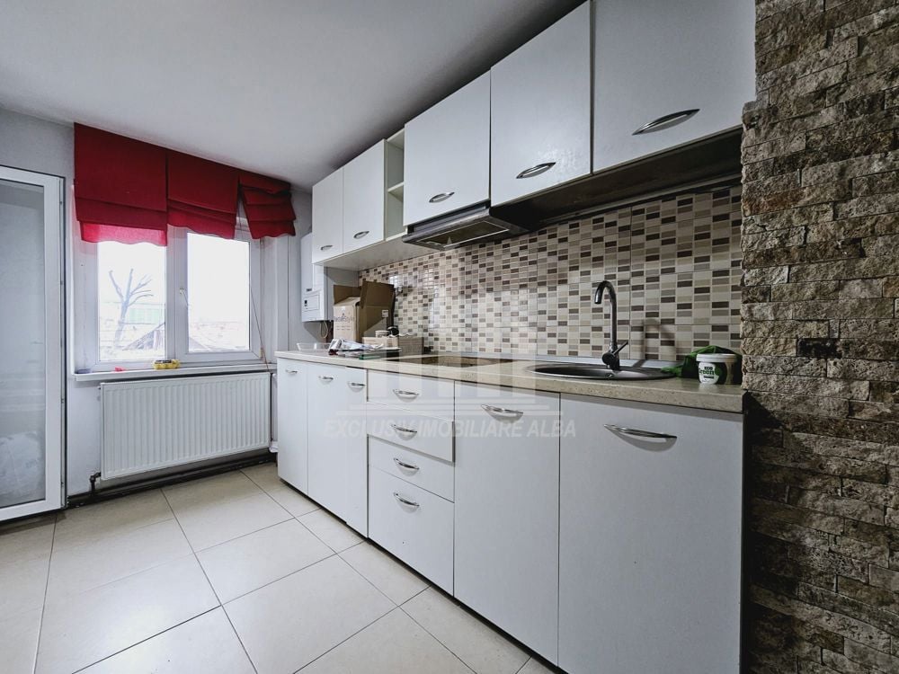 Apartament cu 3 camere decomandate