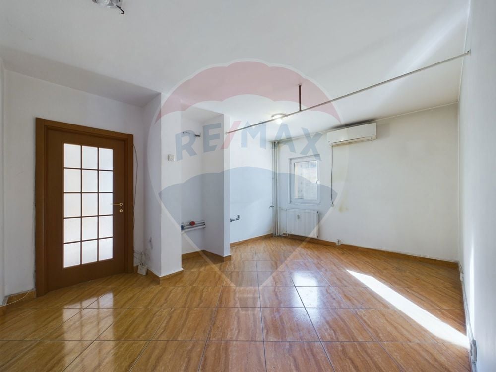 Apartament cu 3 camere decomandat, de vânzare, zona Decebal