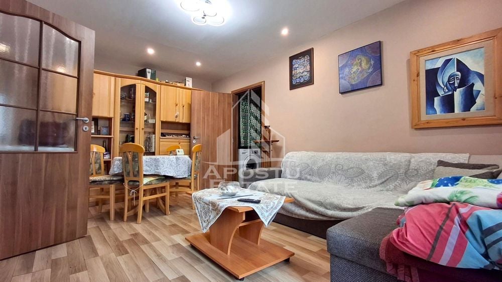 Apartament 4 camere semidecomandat etajul2