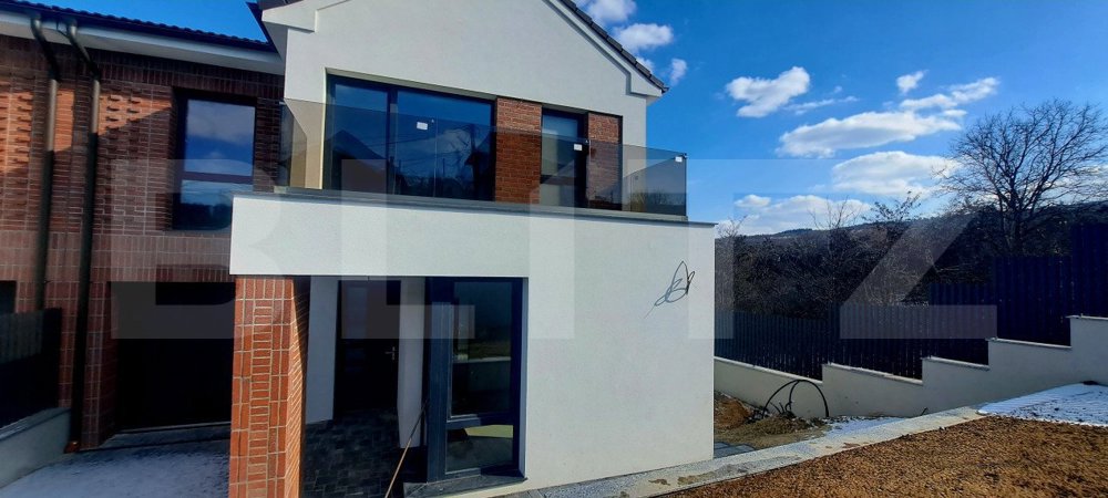 Casa in regim cuplat, 6 camere, 320 mp utili, teren 612 mp, situata in Borhanci