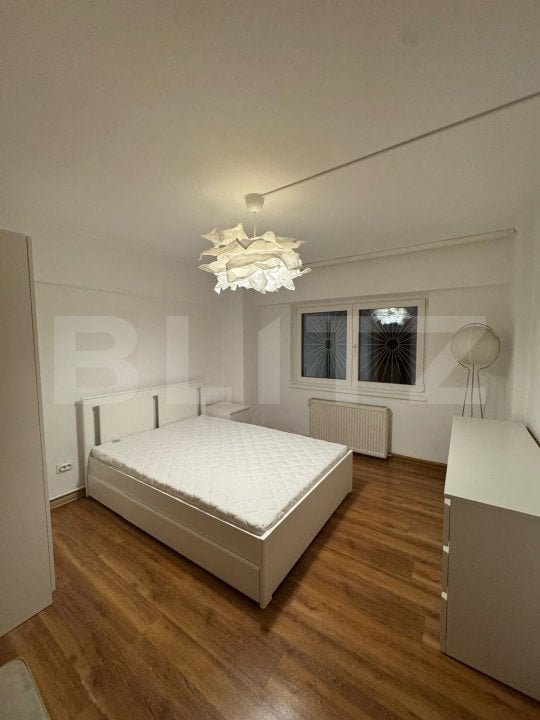 Apartament 4 camere Centru 90 mp , mobilat complect prima inchiriere.