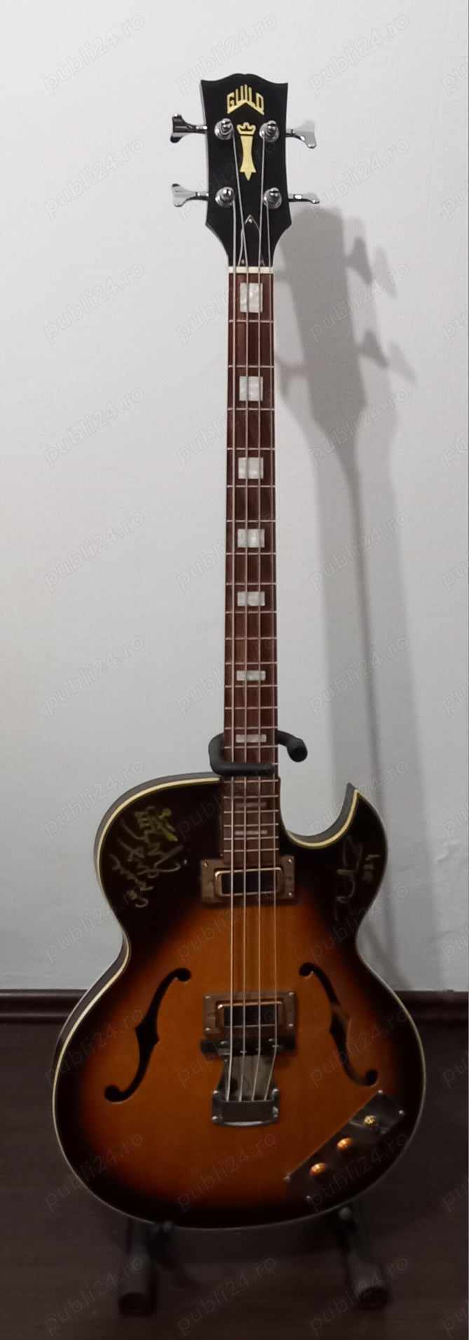 Vand chitara Bass Guild vintage din anii 1960- 70