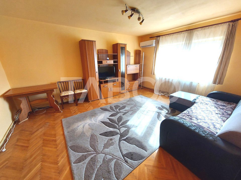 Apartament de vanzare decomandat 3 camere 2 bai zona Terezian