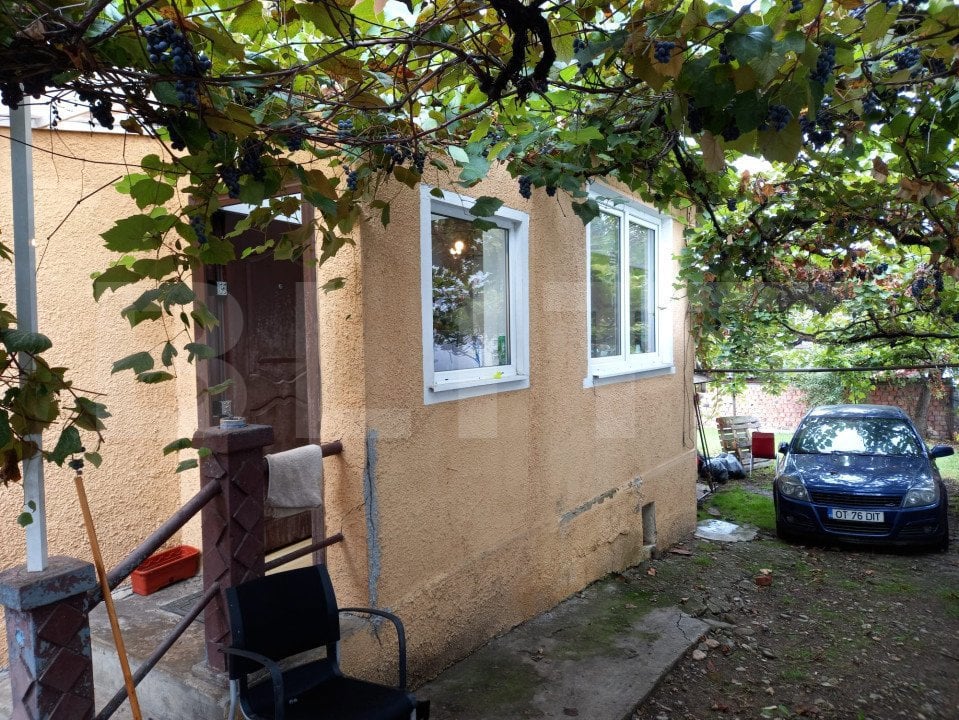 Casă renovabilă cu 2 camere, 80 mp, zona Gruia