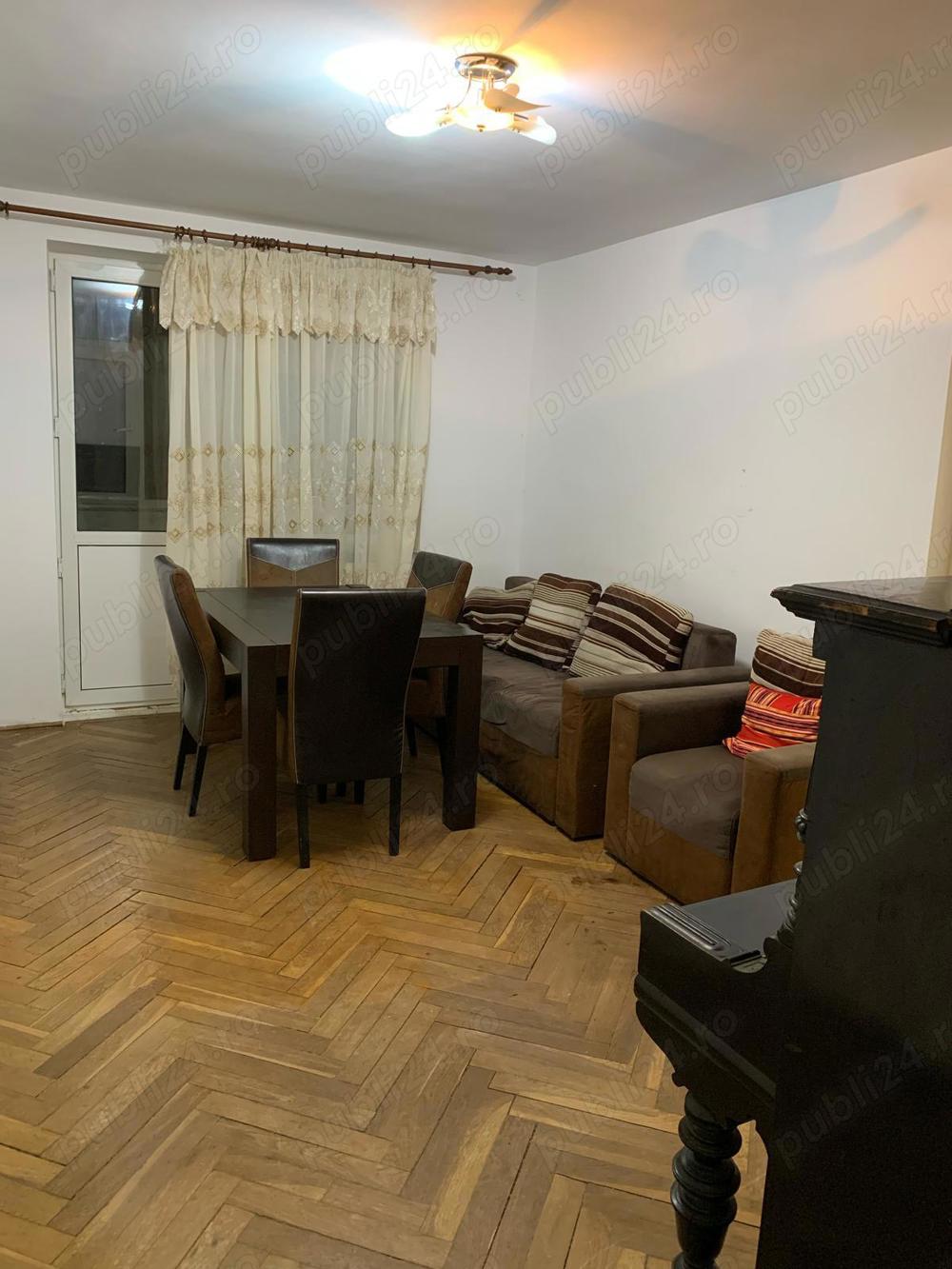 vand apartament 4 camere