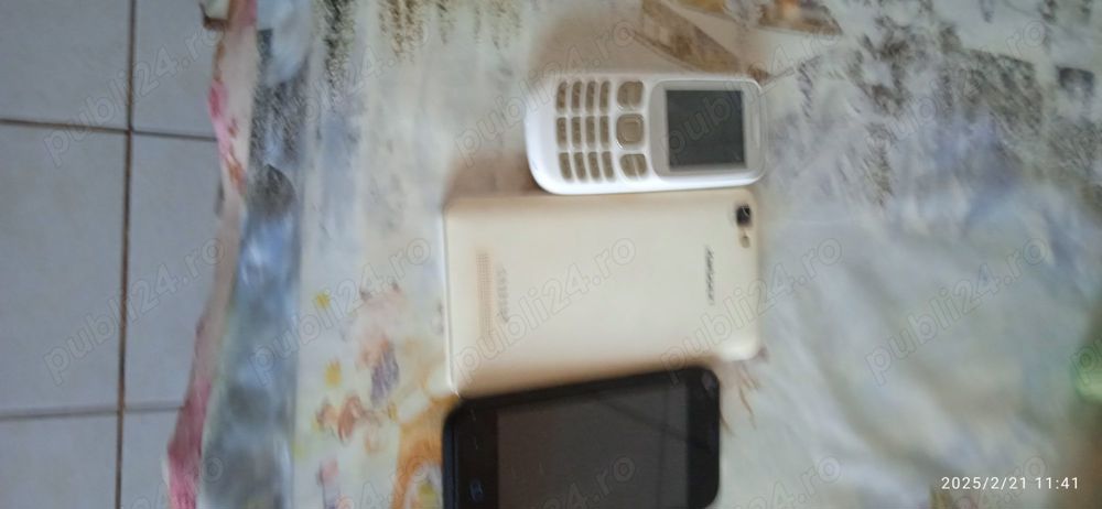 Vând telefoane pentru piese 