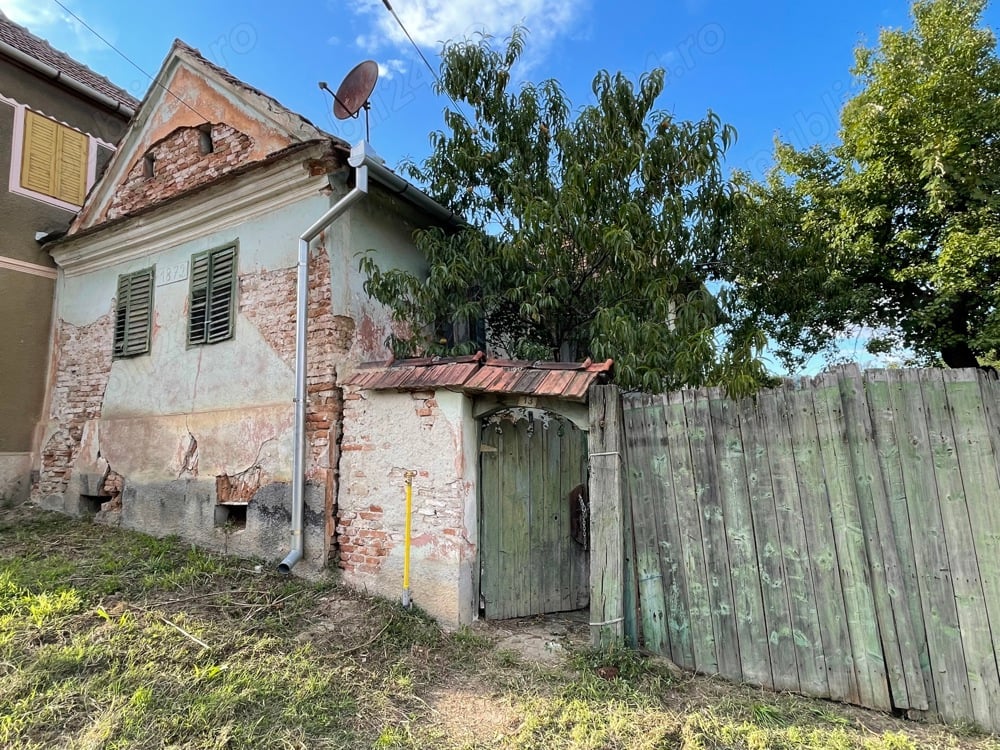 Casa autentic saseasca si teren in Tapu