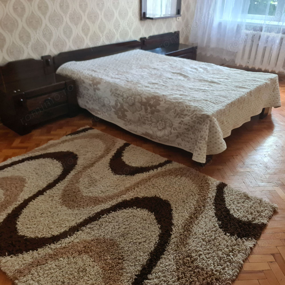 Apartament cu 3 camere in zona 13 Septembrie