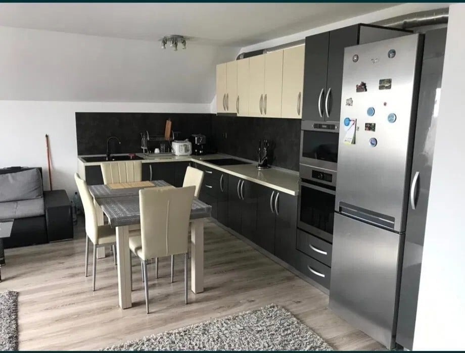 Apartament 3 camere,Victoriei ,zona Mărul de AUR