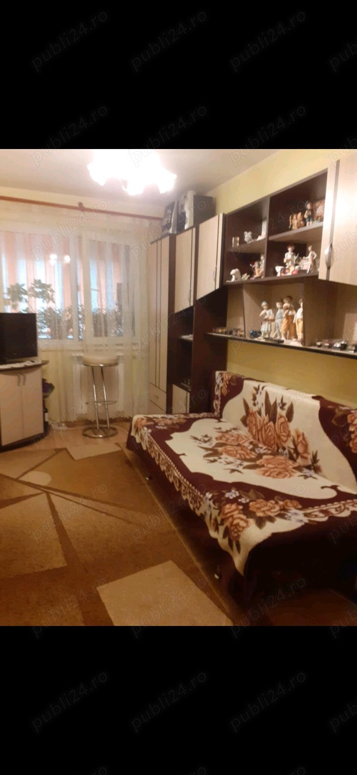 Vand apartament cu 3 camere