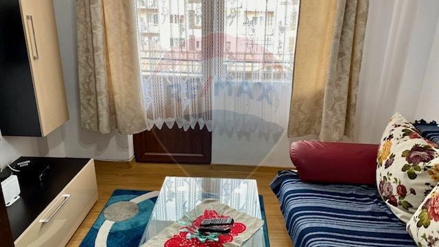 Apartament cu 3 camere de vânzare