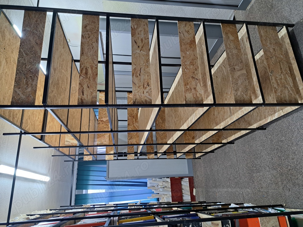 Rafturi sudate pentru arhiva