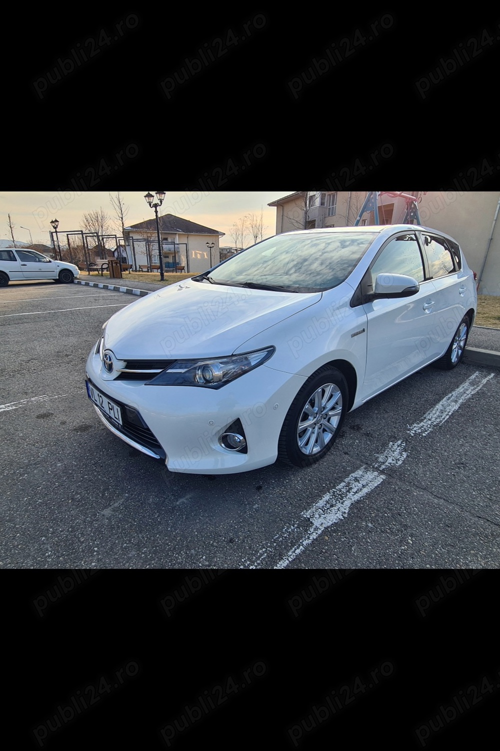 Toyota Auris Hibrid, 1.8, 136 CP, cutie de viteze automată CVT