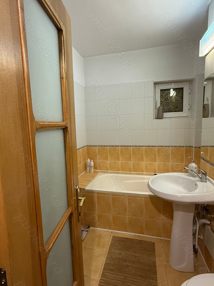 Vând apartament 4 camere ultracentral