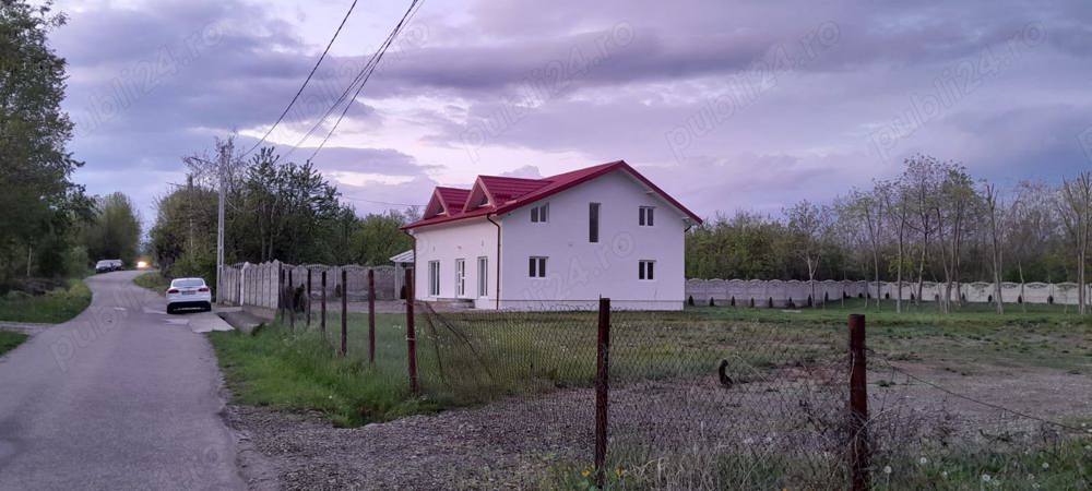 Vila 6 camere la alb+ teren generos de vânzare Valenii de Munte