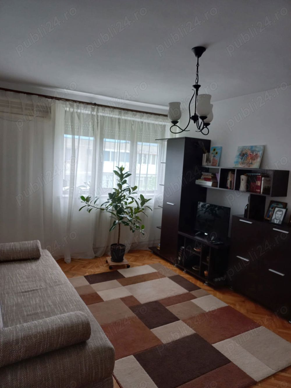 Vand apartament 2 camere, zona centrală