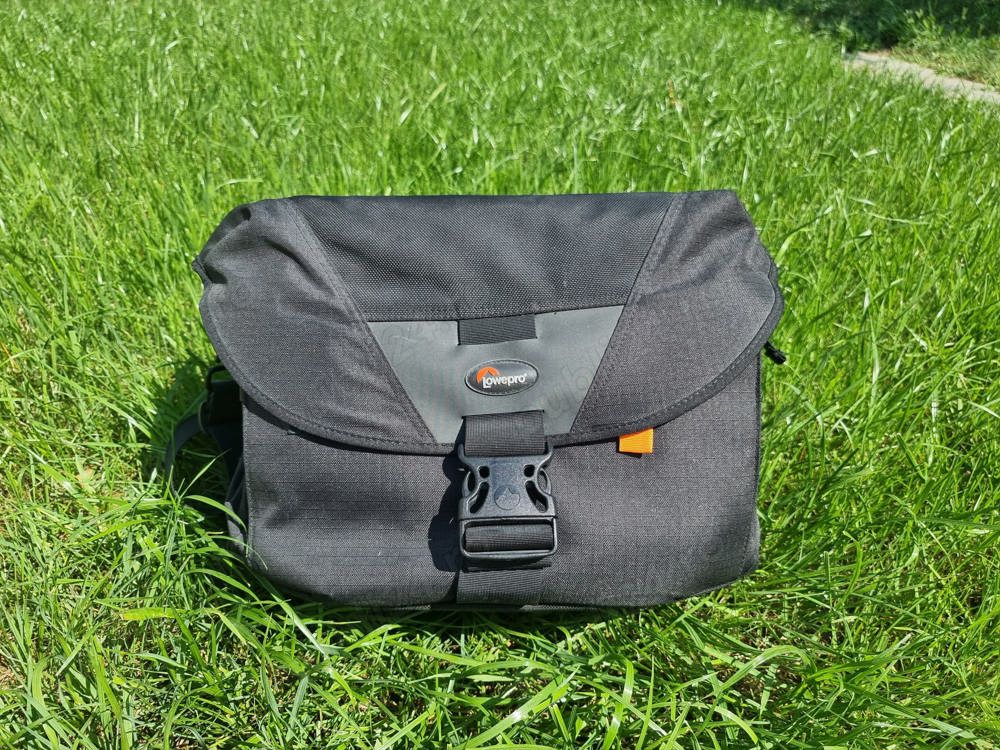 Vând geantă foto Lowepro Stealth Reporter D550 AW