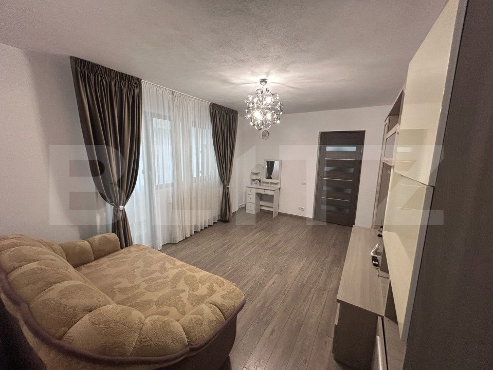 Apartament cu 3 camere, centrala si AC, parter, zona Piata Mare