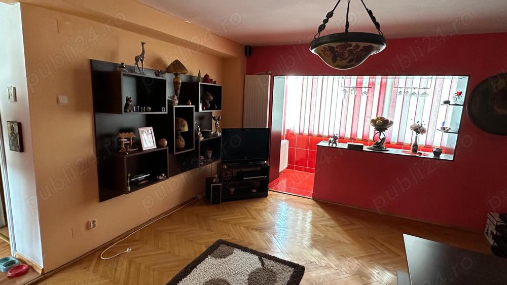 Vând apartament 3 camere Buzau, vis a vis de Parcul tineretului