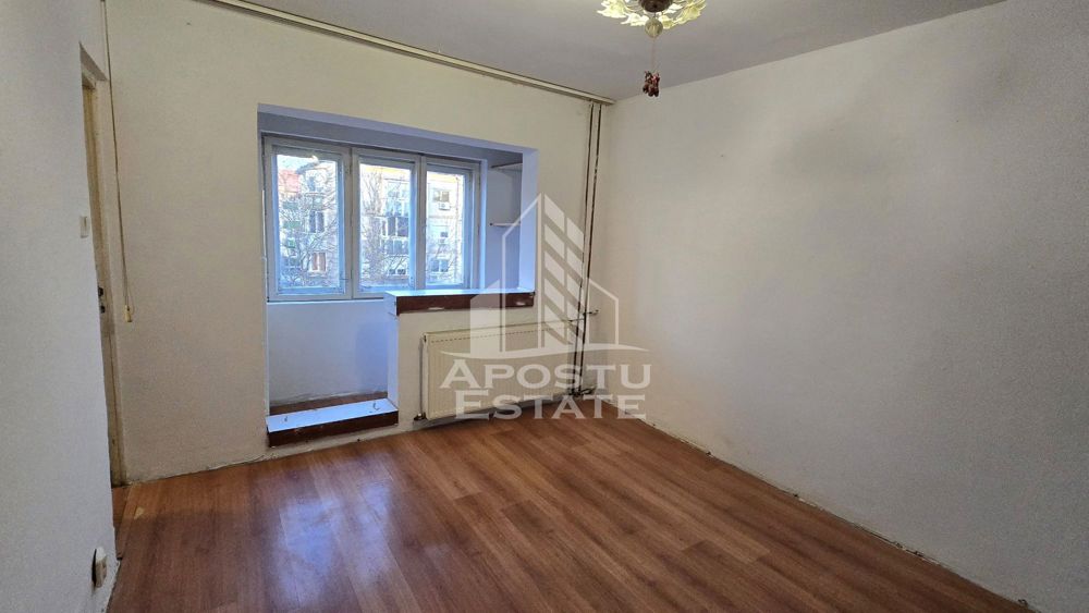 Apartament cu 1 camera, etaj intermediar, zona Lipovei