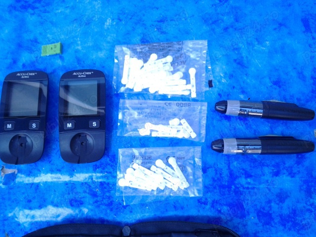 accu-check + accesorii + glucometru