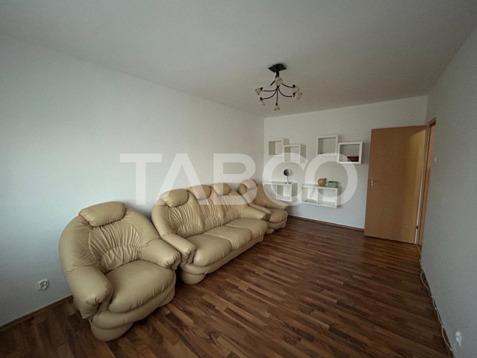 Apartament spatios cu 3 camere si 2 bai in Vasile Aaron