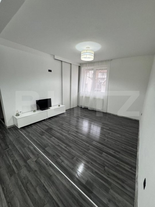 Apartament 2 camere, etaj intermediar, parcare, zona VIVO