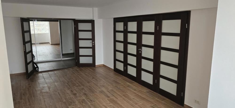 Inchiriez apartament 4 camere, zona Decebal, aproape de metrou, proaspat renovat