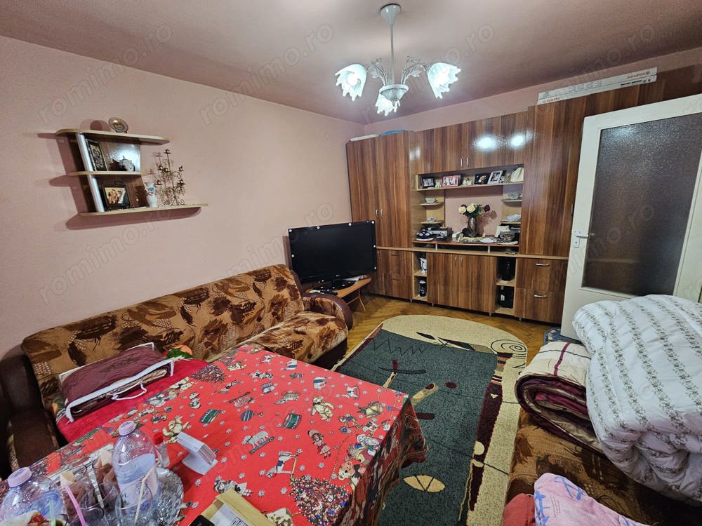 Apartament 2 camere, etaj 1, zona Gojdu