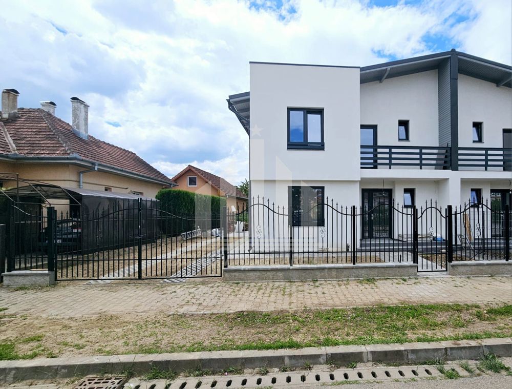 Casa in regim cuplat de vanzare, Recea