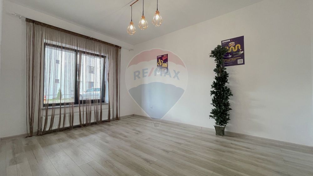 Apartament 2 camere de închiriat la parter, zona Tractorul