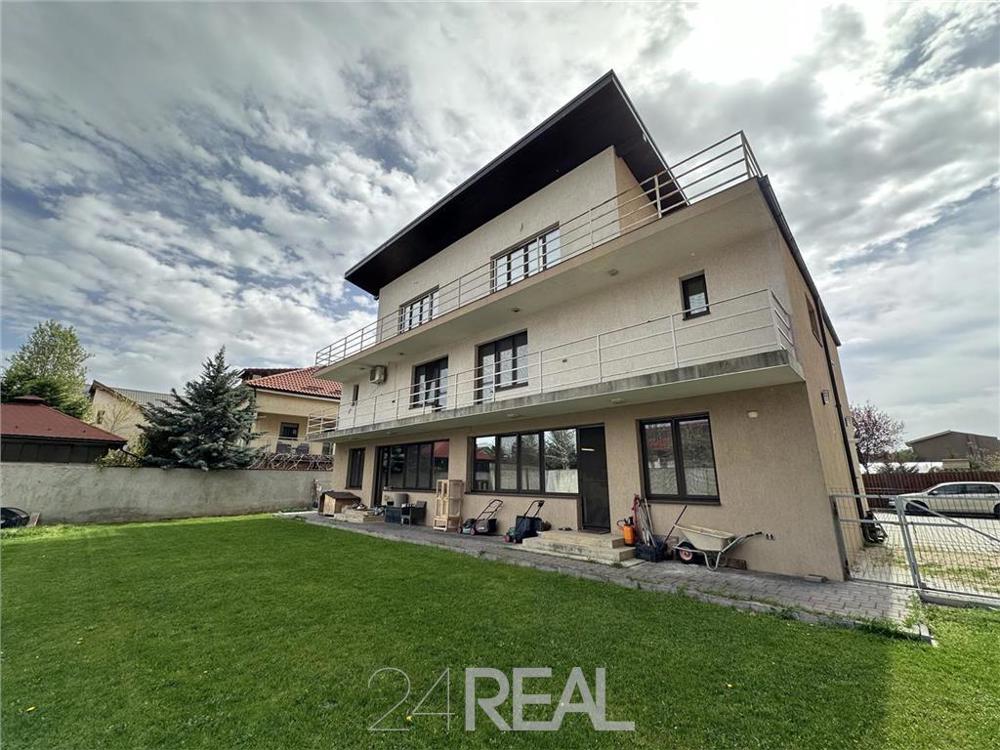 Vanzare 2 vile duplex si 1 apartament curte 500 mp Cartierul Latin