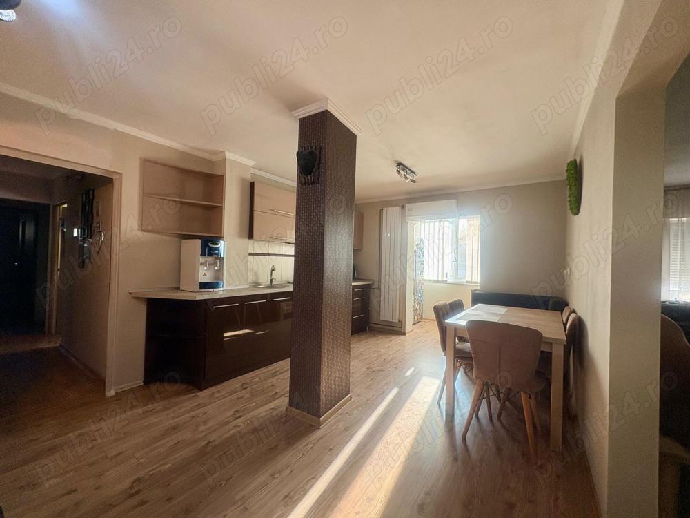 Apartament de vanzare cu 3 camere , zona Rogerius , Oradea