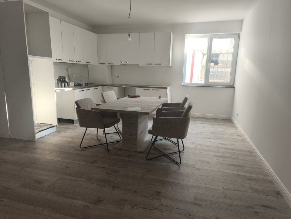 Apartament nou 3 camere, 75mp, parter inalt, Radauti